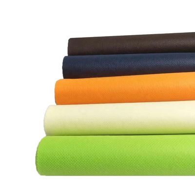 Рулон ткани Spunbond 180gsm PP полипропилена не сплетенный красочный